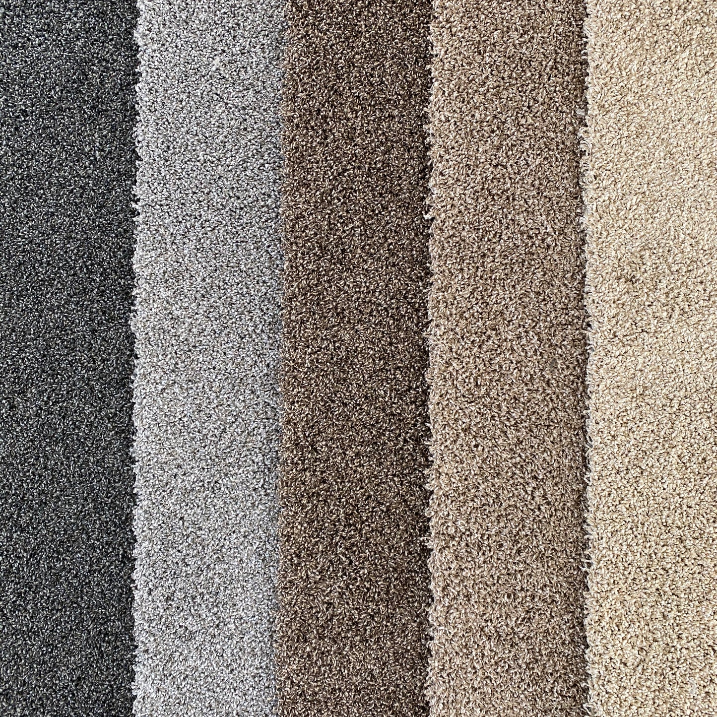 LIGHT BEIGE CARPET TILE PLUSH (6 TILES / 40 SQ FT)