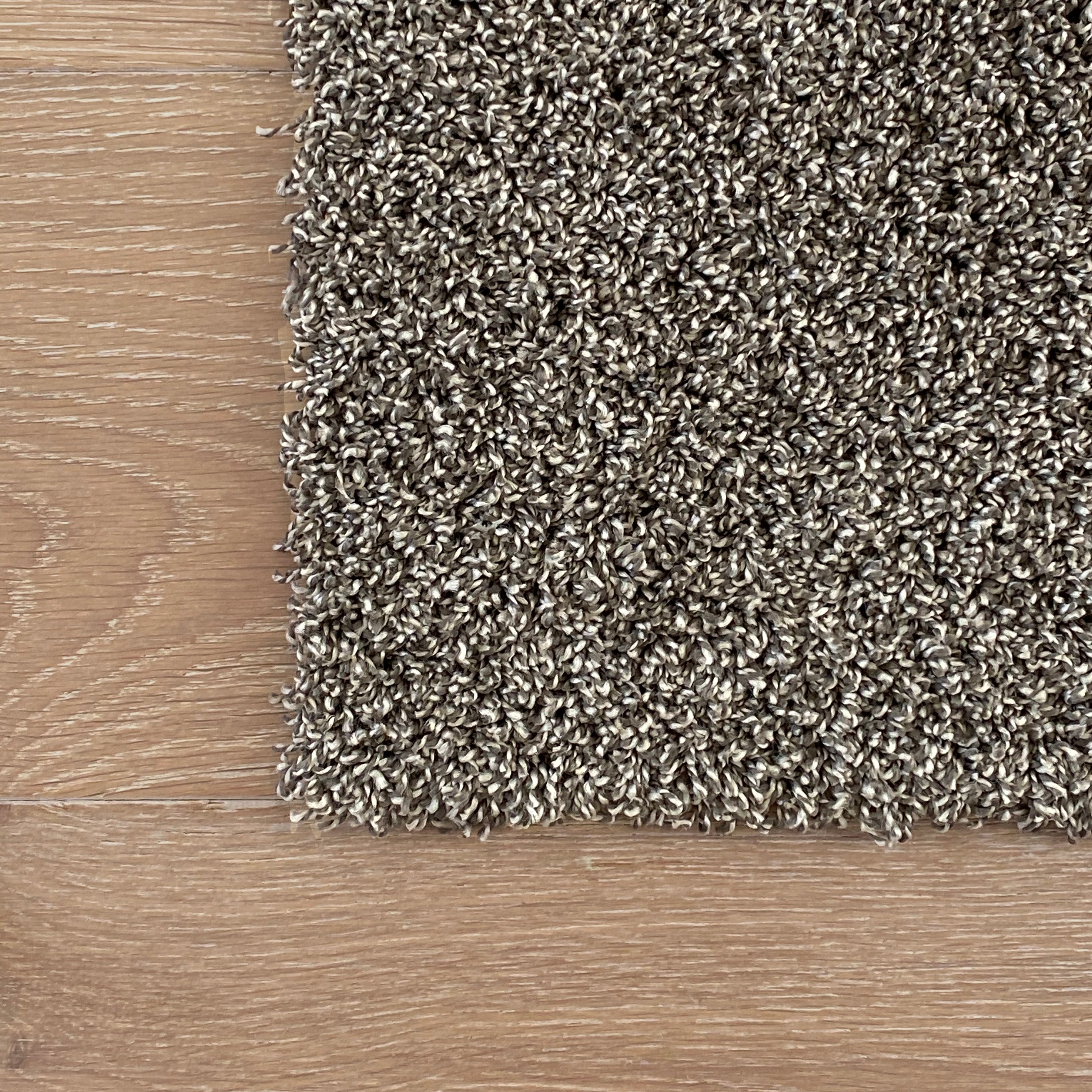 BROWN CARPET TILE PLUSH (6 TILES / 40 SQ FT)