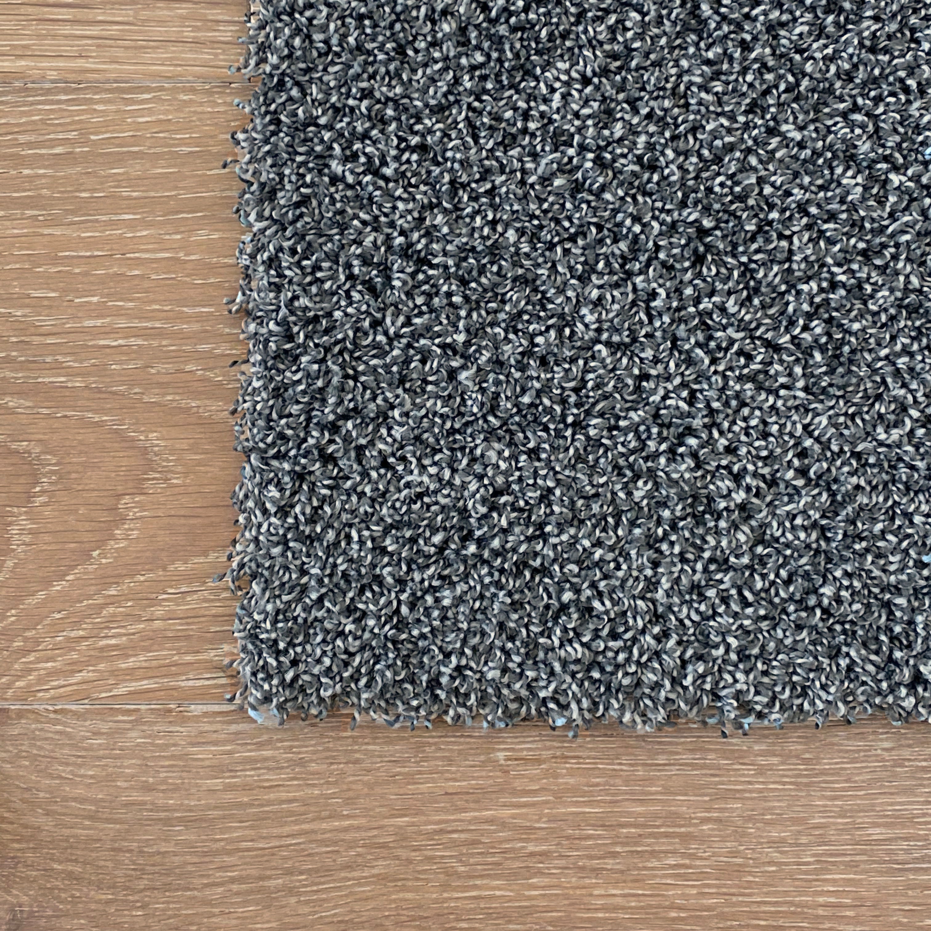 DARK GREY CARPET TILE PLUSH (6 TILES / 40 SQ FT)