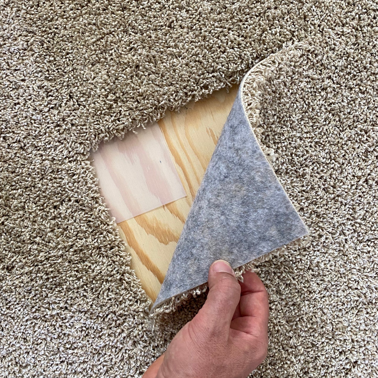 LIGHT BEIGE CARPET TILE PLUSH (6 TILES / 40 SQ FT)